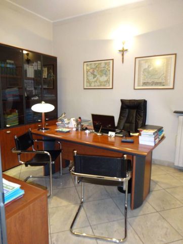 Attività/licenza (con o senza mura) in commerciale in Corso Giuseppe Garibaldi 72