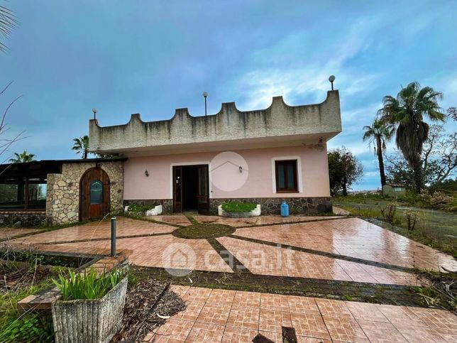 Casa indipendente in residenziale in 