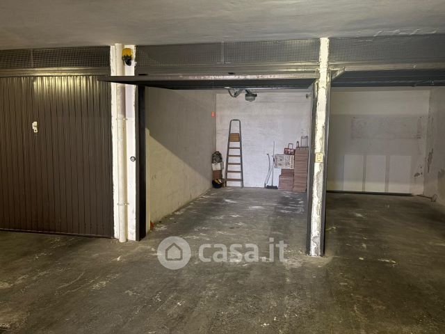 Box/posto auto in residenziale in Via Trento e Trieste