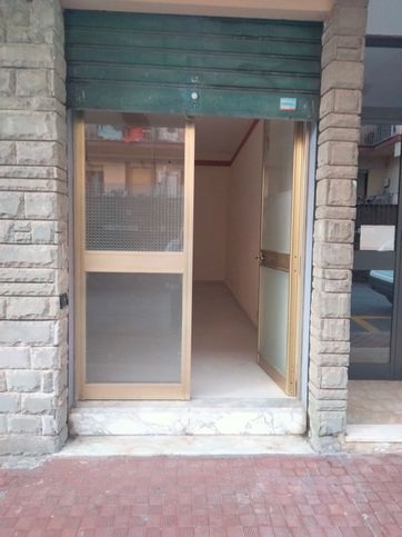 Ufficio in commerciale in Via Nizza