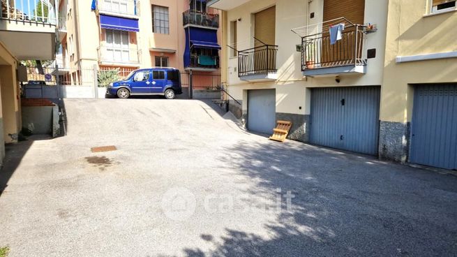 Garage/posto auto in residenziale in Via Antonio Fogazzaro 9