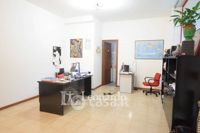Ufficio in commerciale in 