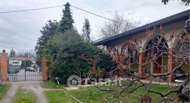 Casa indipendente in residenziale in Via Silvio Pellico 30