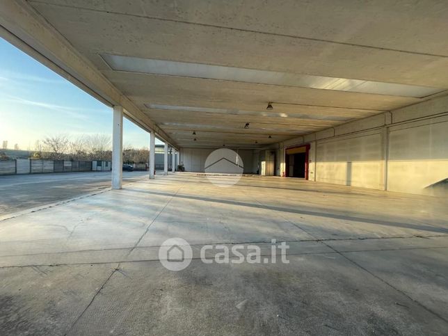 Capannone in commerciale in Via Tonale