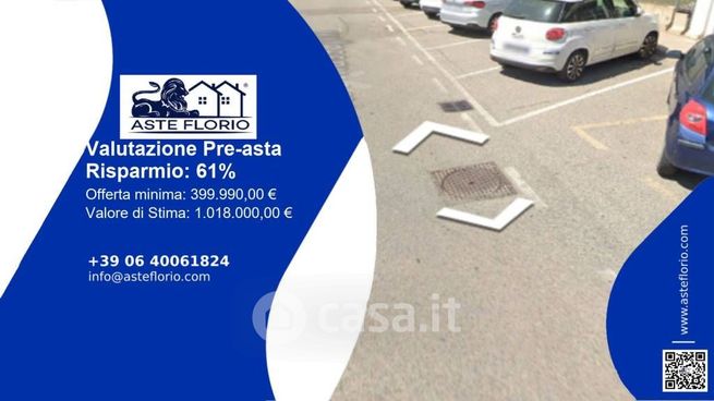 Capannone in commerciale in Via Anassagora