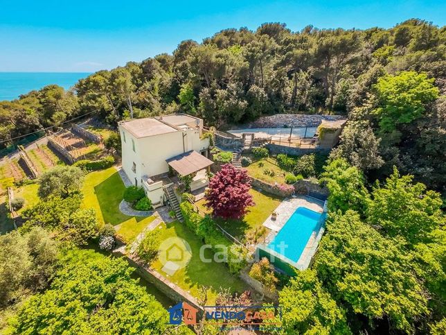Villa in residenziale in Località Isasco