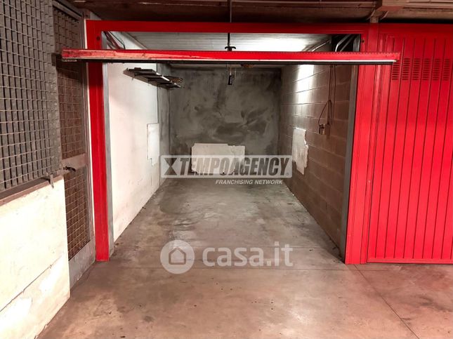 Box/posto auto in residenziale in Via Privata Andrea Pellizzone 7