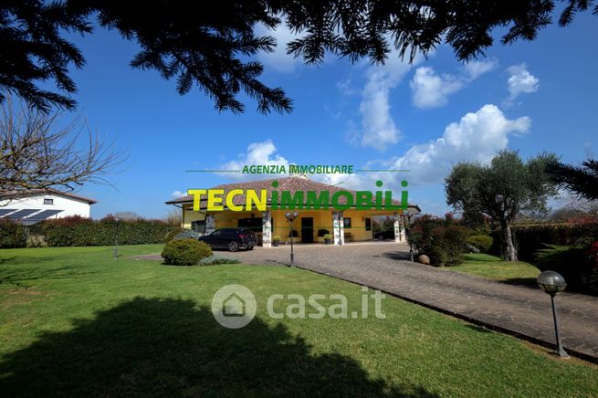 Villa in residenziale in Colle Sant'Upica 2