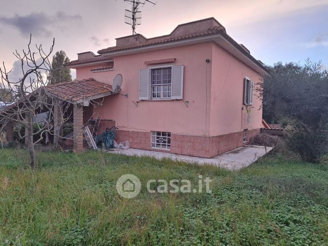 Casa indipendente in residenziale in Via delle Azalee