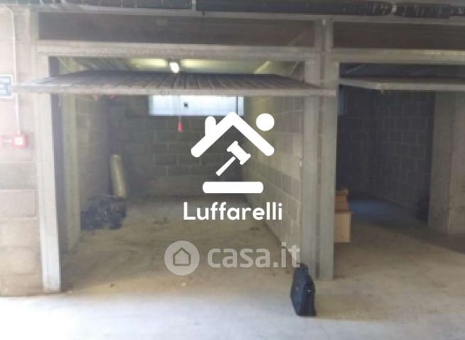 Garage/posto auto in residenziale in Piazza Pier Luigi Nervi 2