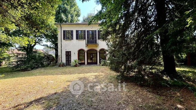 Villa in residenziale in Viale Guglielmo Marconi 116
