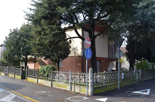 Casa indipendente in residenziale in Via Giovanni XXIII 13