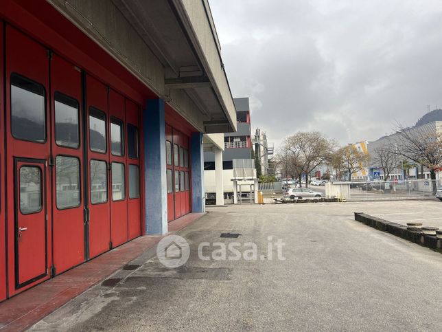 Capannone in commerciale in Via Johann Kravogl