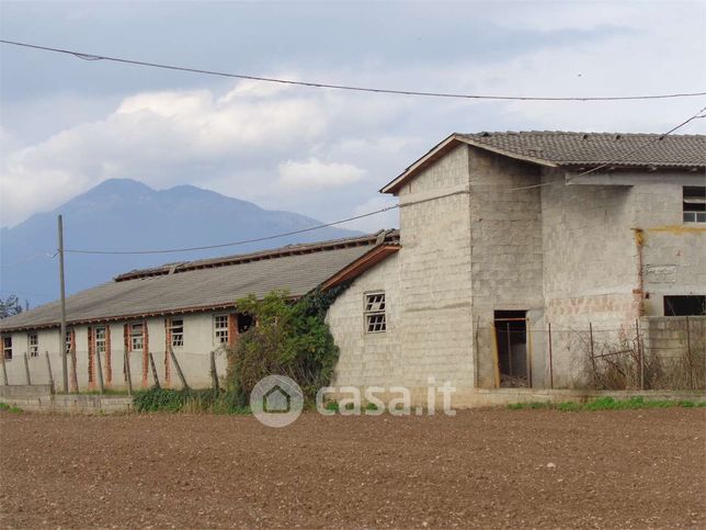 Capannone in commerciale in Via San Maria Celeste