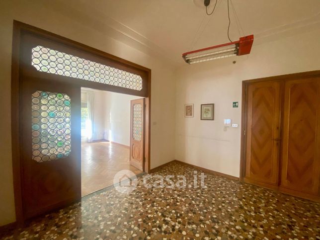 Ufficio in commerciale in Corso del Popolo 70