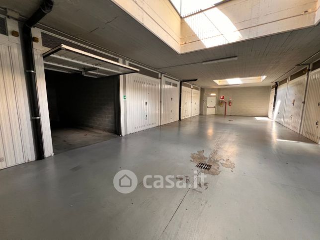 Box/posto auto in residenziale in Via Sant'Antonino 50