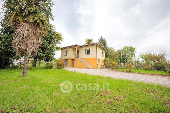 Casa indipendente in residenziale in 