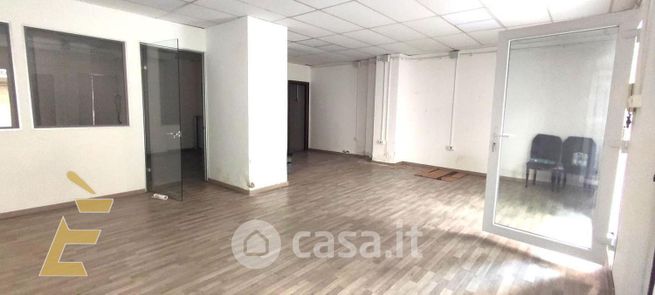Ufficio in commerciale in Via Licinio Murena 39