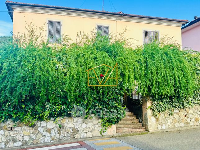 Casa indipendente in residenziale in Via Giovanni Falcone