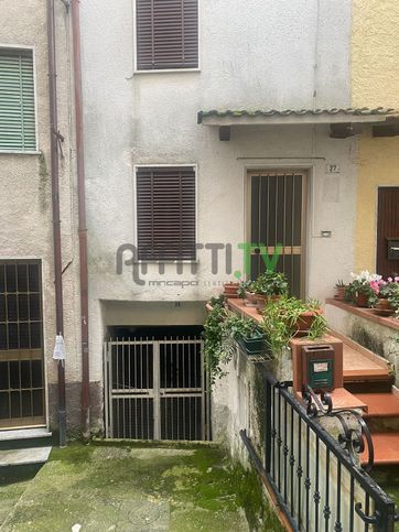 Casa bi/trifamiliare in residenziale in
