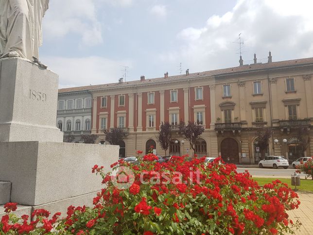 Ufficio in commerciale in Piazza Paietta 9