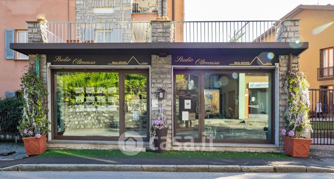 Ufficio in commerciale in 