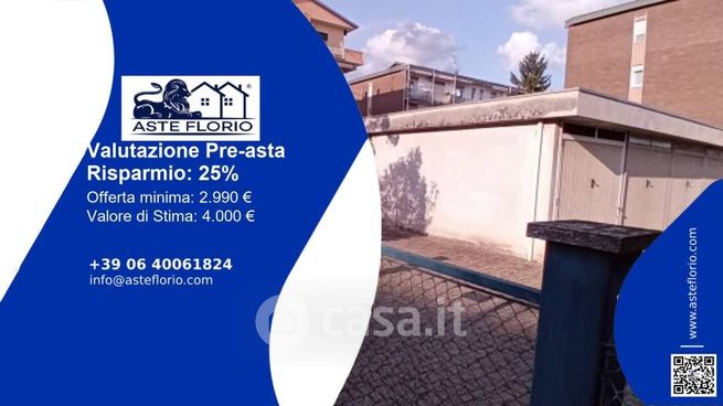 Box/posto auto in residenziale in Via Azario