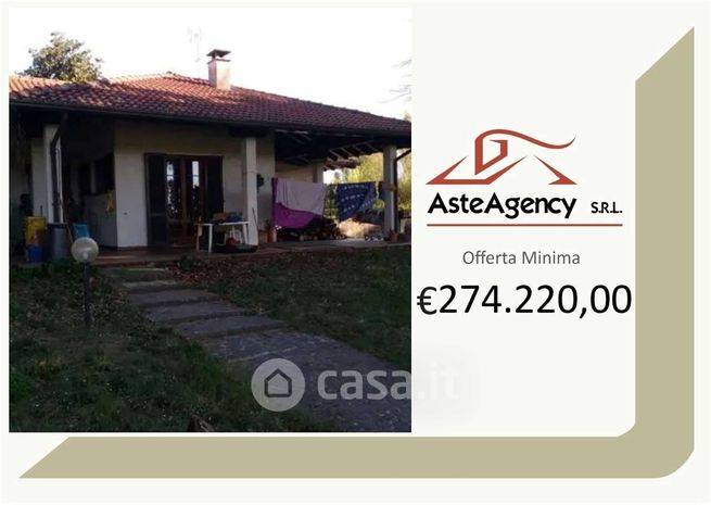 Villa in residenziale in Via Campania 38