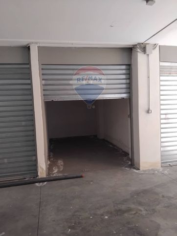 Garage/posto auto in residenziale in Via Martiri di Via Fani 58