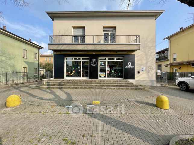 Ufficio in commerciale in 