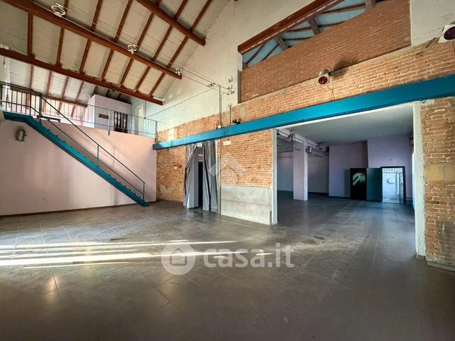Capannone in commerciale in Strada dei Sette Ponti 1