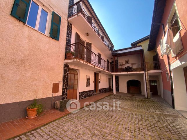 Casa indipendente in residenziale in Via Roma