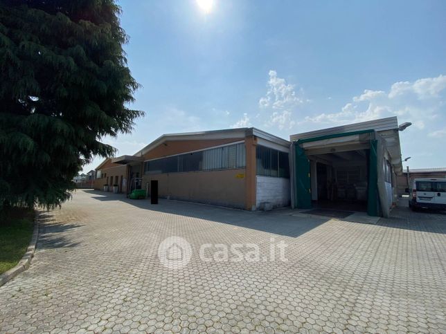 Capannone in commerciale in Via Provinciale Novedratese