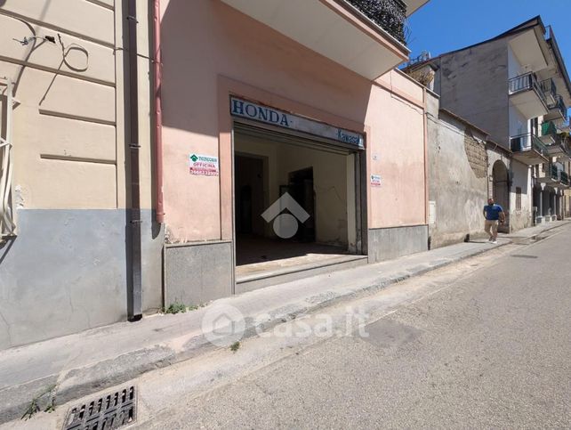 Capannone in commerciale in