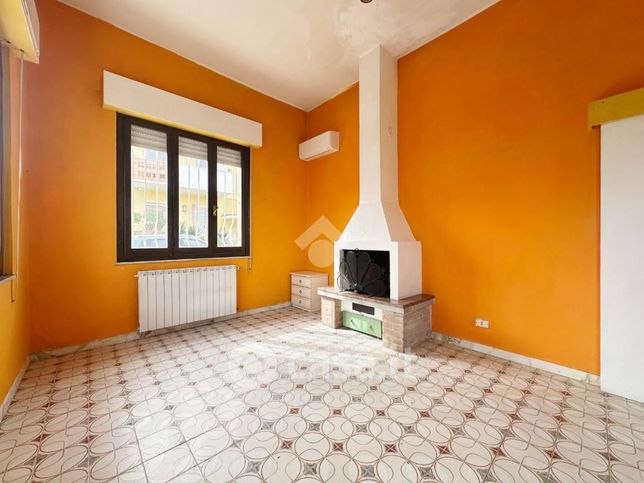 Casa bi/trifamiliare in residenziale in Viale delle Pinete 32