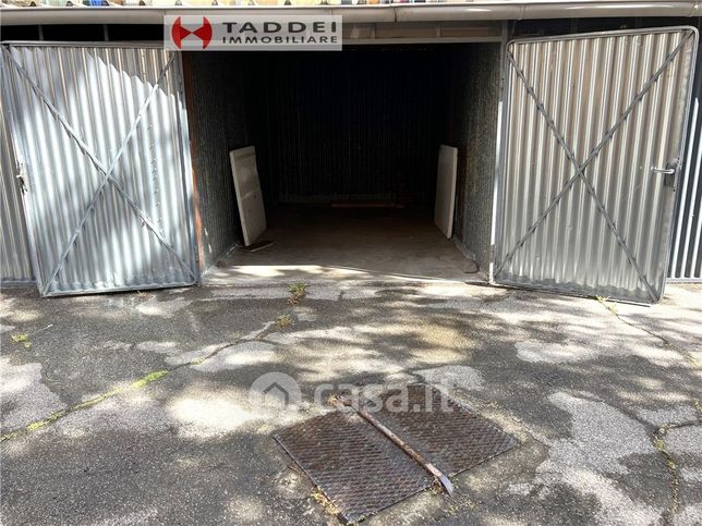 Garage/posto auto in residenziale in Via Pisana