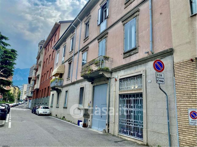 Ufficio in commerciale in Via Trieste 9