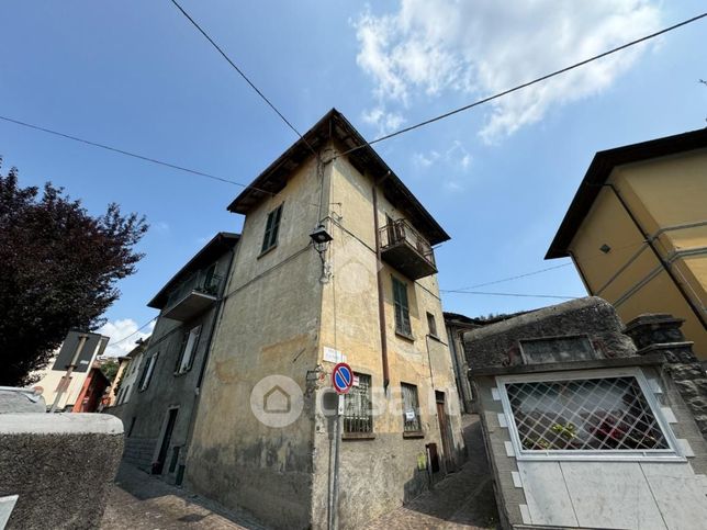 Casa bi/trifamiliare in residenziale in Vicolo alla Badia 1