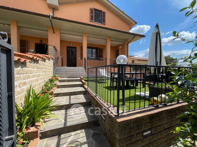 Villetta a schiera in residenziale in Via Costantino