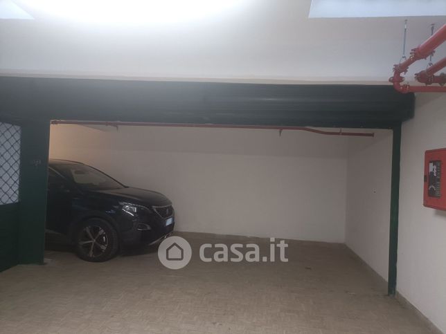 Box/posto auto in residenziale in Viale Cambiaso 6