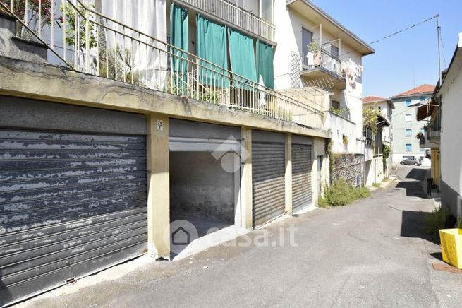 Box/posto auto in residenziale in Via Albugnano 24