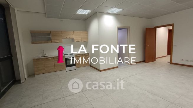 Ufficio in commerciale in Via Pastore 4