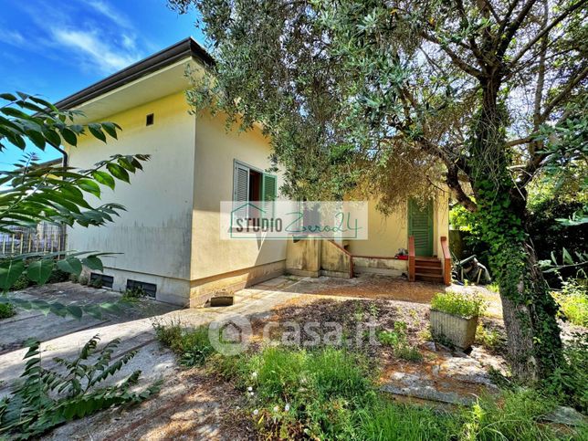 Casa bi/trifamiliare in residenziale in Via Strettoia