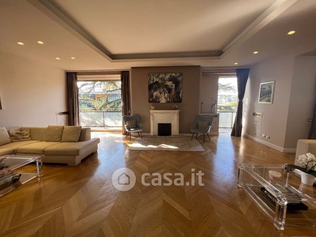 Appartamento in residenziale in Via Bonaldo Stringher 9