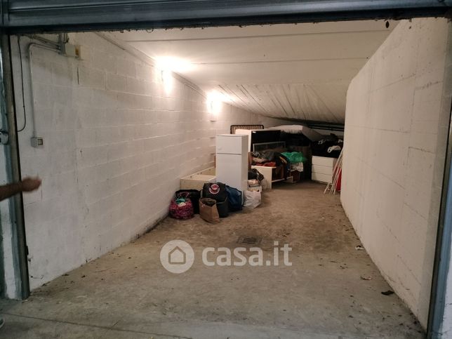 Box/posto auto in residenziale in Viale Cesare Battisti 151