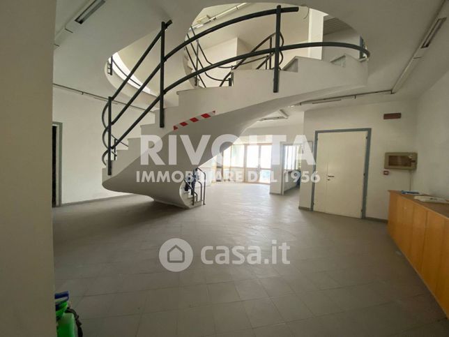 Capannone in commerciale in Via dei Piani di Monte Savello