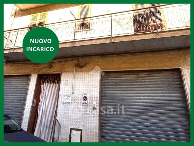 Box/posto auto in residenziale in Via Senna 16