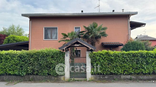 Appartamento in residenziale in Via Grigna 6