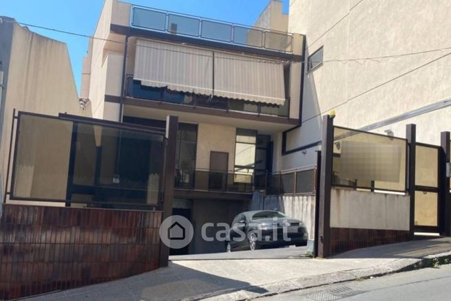 Box/posto auto in residenziale in Via Plebiscito 9