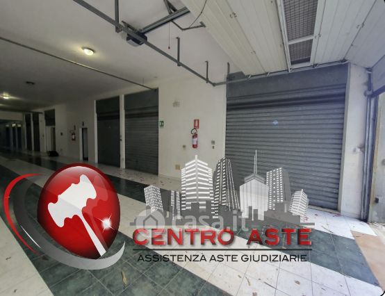 Box/posto auto in residenziale in Via Andrea Mantegna